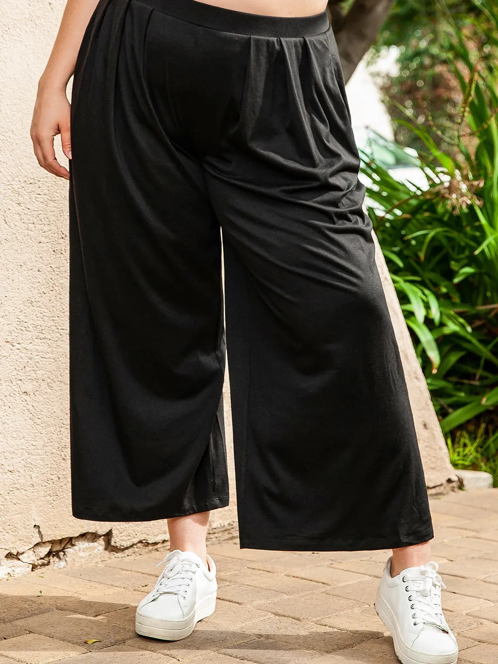 Black Plus Size Crop T-Shirt and Pleated Wide Leg Pants Set