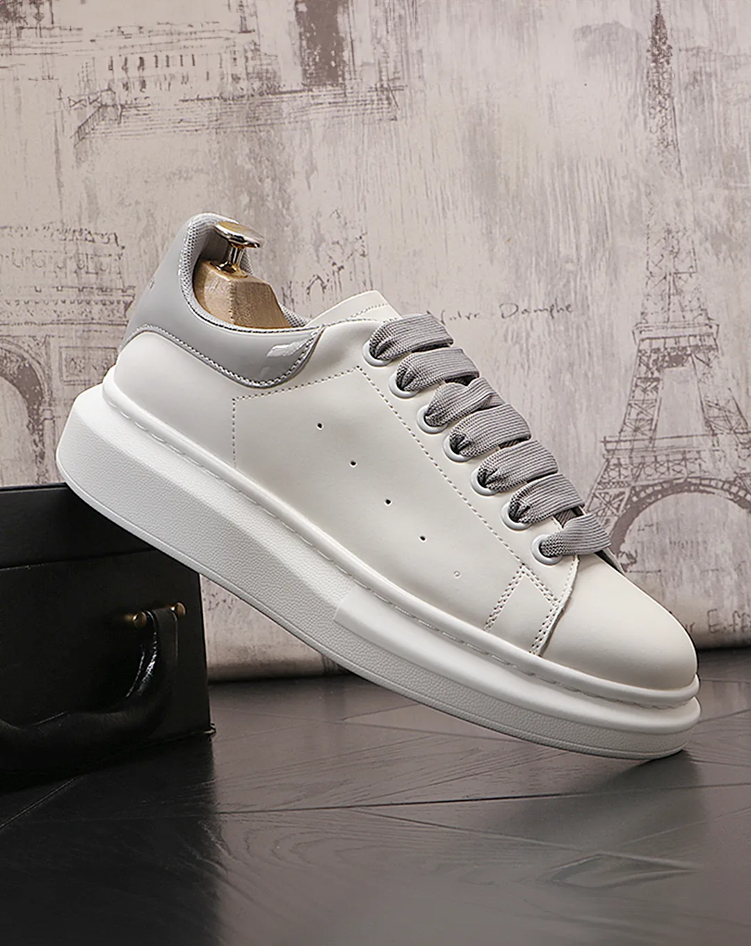 ♂♀Versatile Leather Sneakers